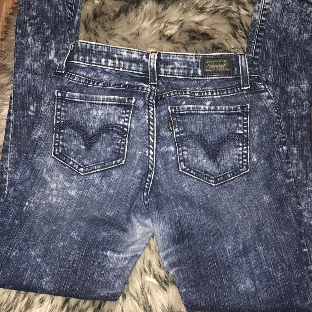 Levis Jeans - Picture 2 of 6